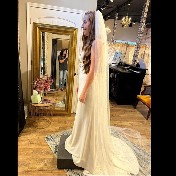 COPY - Ivory Wedding Veil with Pearls - Picture 9 of 11